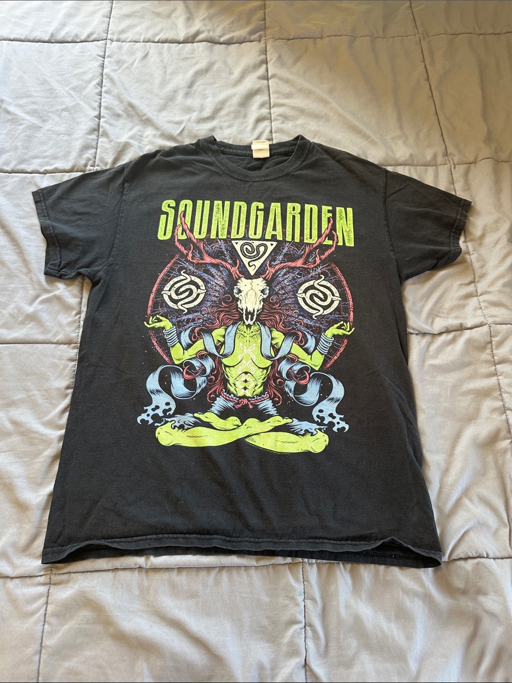 Vintage Soundgarden shirt
